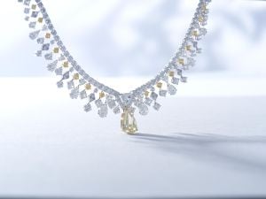 دار Mouawad تكشف عن قلادة Imperial Sunfall: ابتكار من المجوهرات الراقية مستوحى سحر الغروب وهيبته