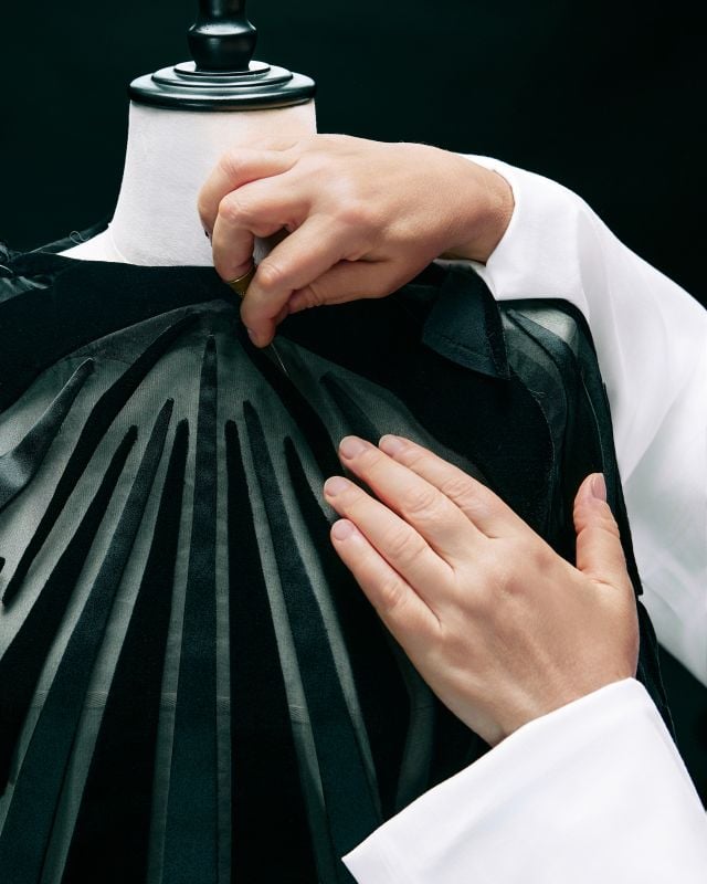 صور من كواليس إعداد أزياء FENDI للأزياء الراقية خريف/شتاء 2026-2027