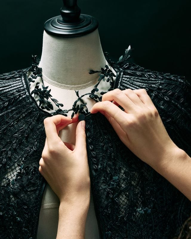 صور من كواليس إعداد أزياء FENDI للأزياء الراقية خريف/شتاء 2026-2027