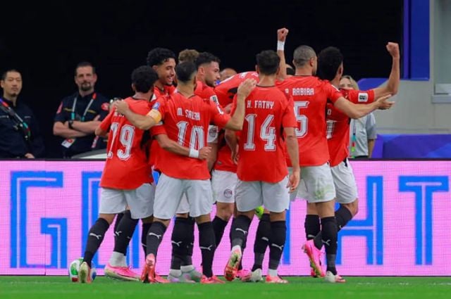 رسائل دعم وفرحة من نجوم الفن بعد تأهل المنتخب المصري لدور الـ16 بكأس لعالم (فيديو)