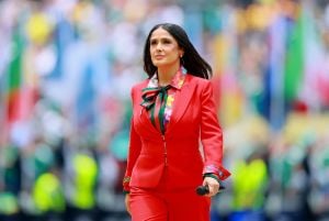 بروش سلمى حايك في افتتاح كأس العالم 2026 يلفت الأنظار