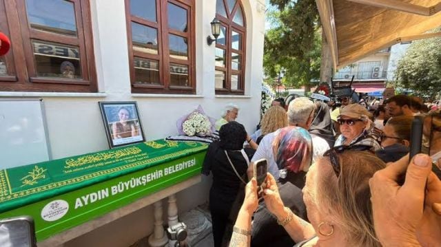 جنازة إيجه إيرتيم بحضور نجوم تركيا... وغضب بعضهم! 