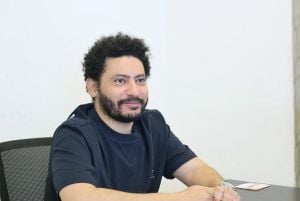 محمد سلامة يفجر مفاجأة: فنان شهير سطا على فكرة مسلسلي وكتب اسمه عليها