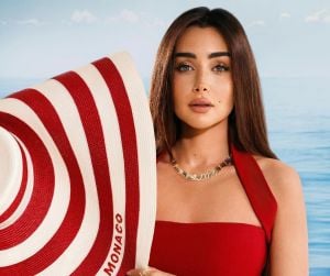 الفساتين الحمراء تتصدّر اختيارات النجمات والمؤثرات في صيف 2026