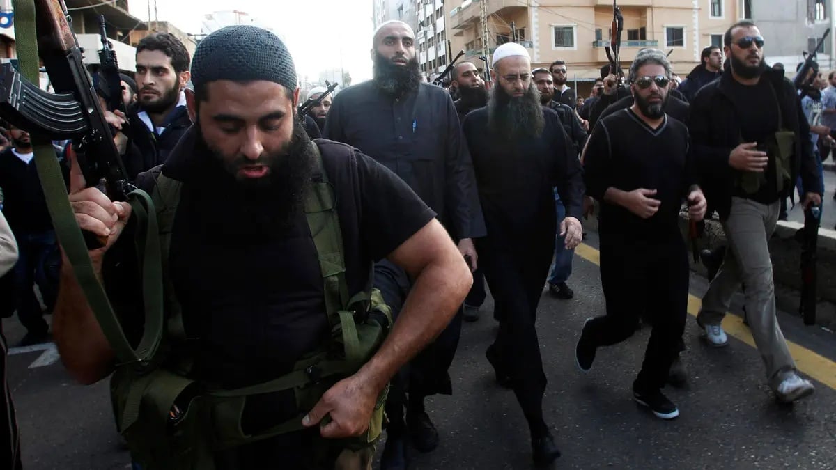 فضل شاكر مع عصابة مسلحة
