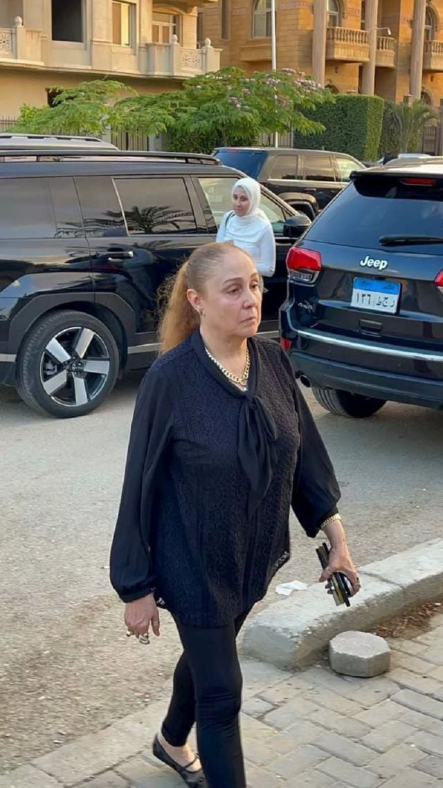 شيرين في طريقها للعزاء