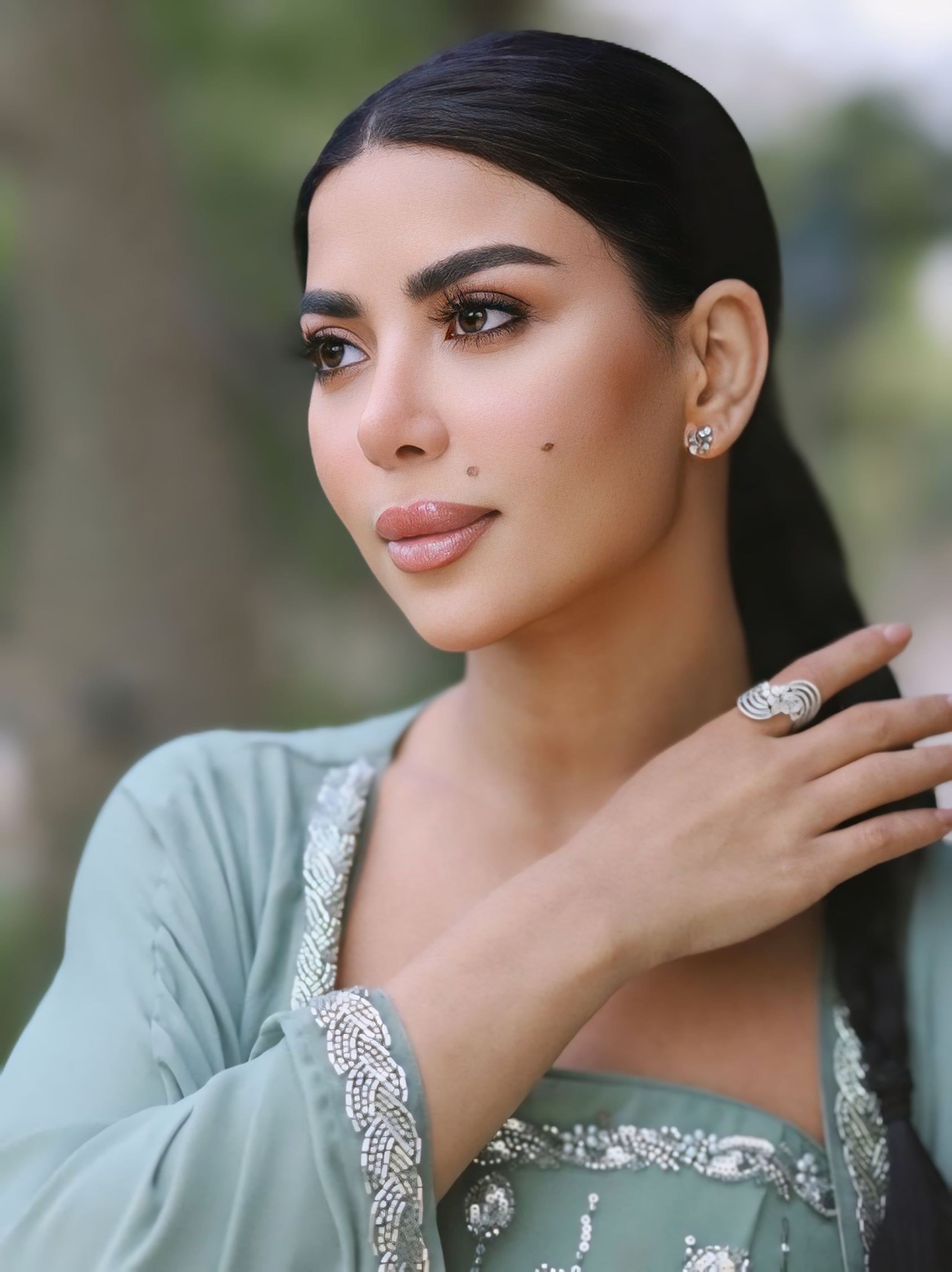 كارولين عزمي