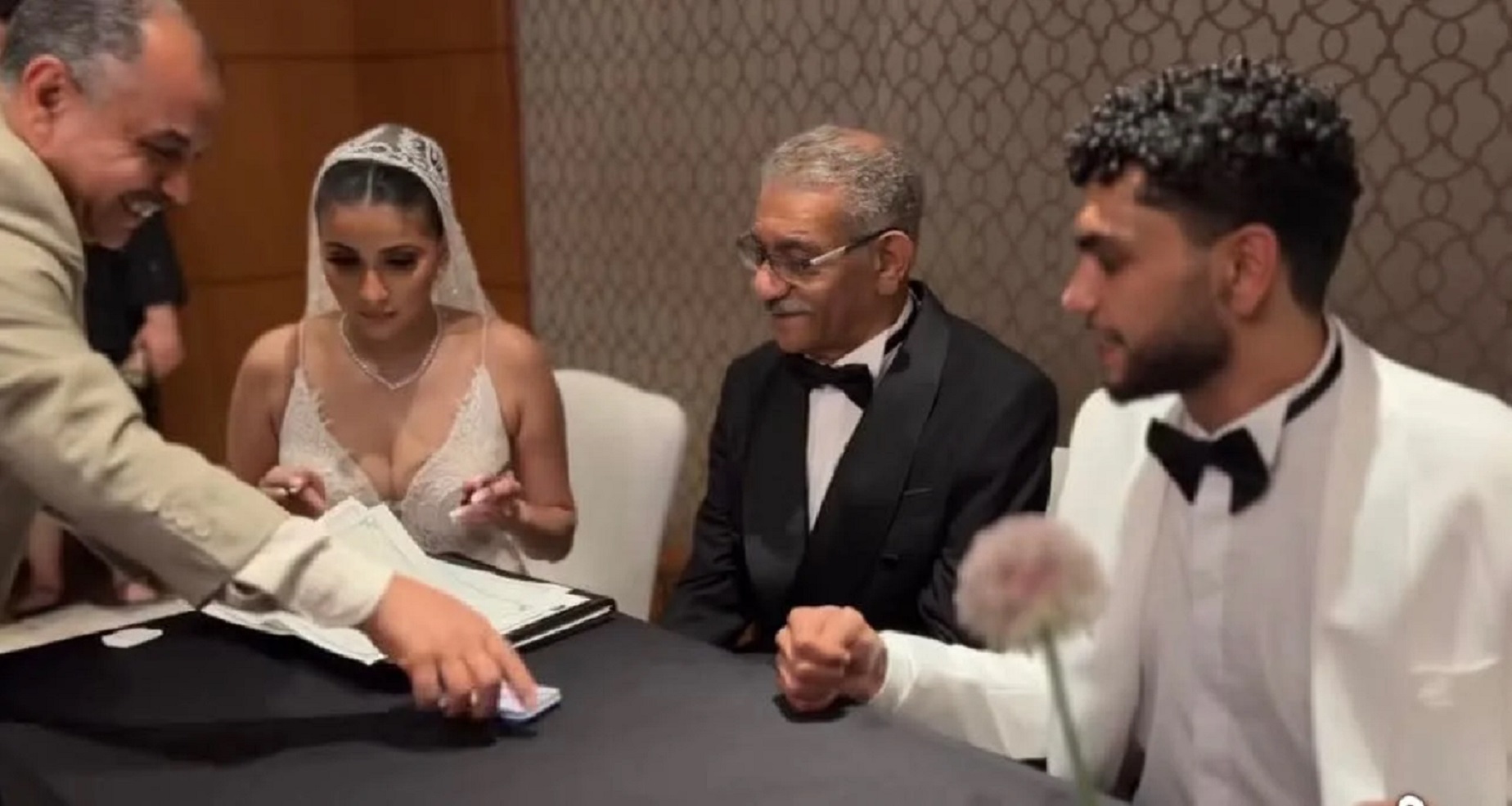 سيد رجب لحظة عقد قران نجله