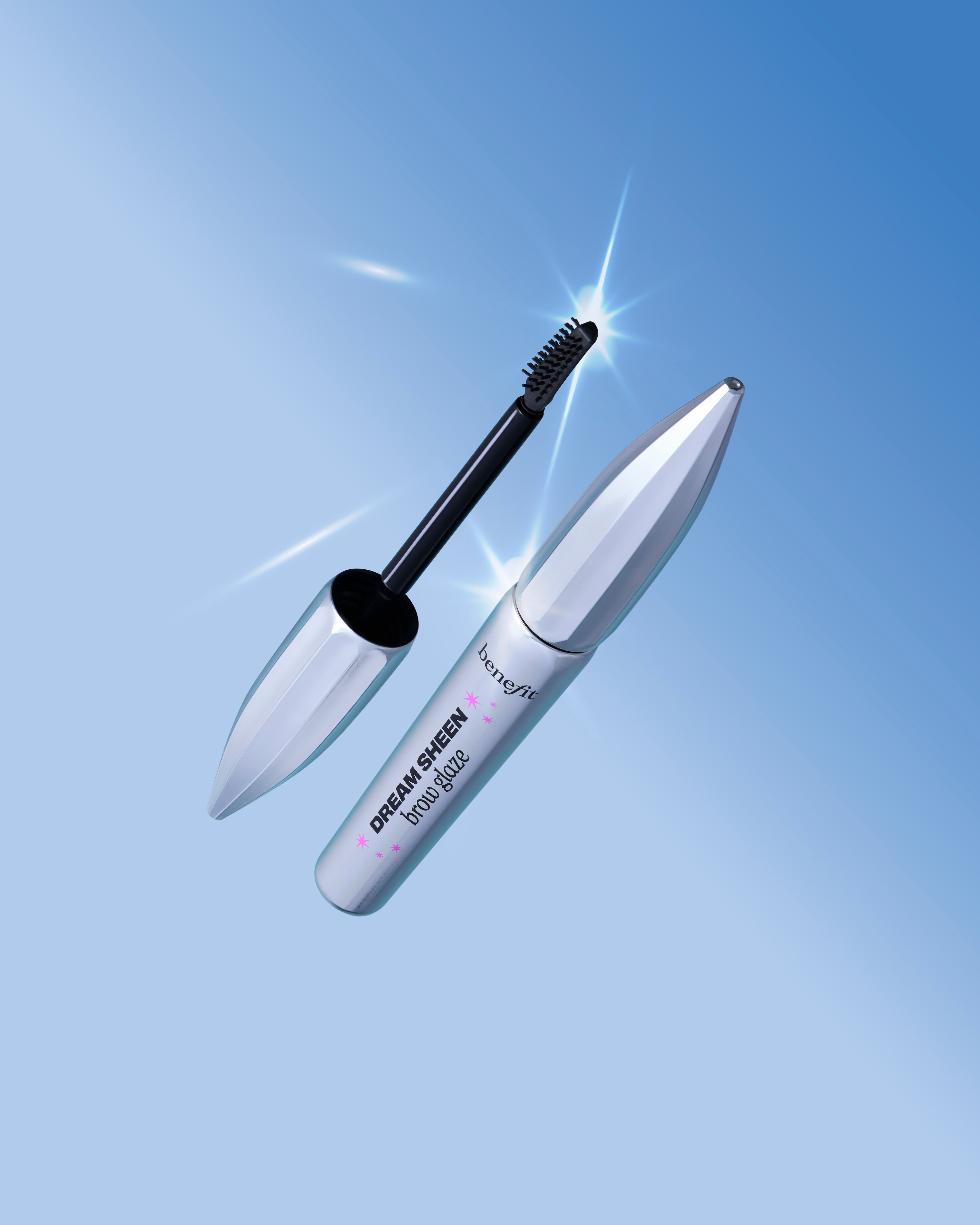 حواجب لامعة بإطلالة طبيعية مع Dream Sheen Brow Glaze من Benefit حواجب لامعة بإطلالة طبيعية مع Dream Sheen Brow Glaze من Benefit