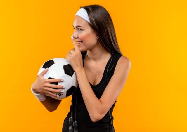 من الملاعب إلى عالم الجمال... أعلام المونديال تلهم صيحات المكياج