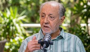 صفحات النجوم تتحول الى دفتر عزاء بعد رحيل عبد العزيز مخيون
