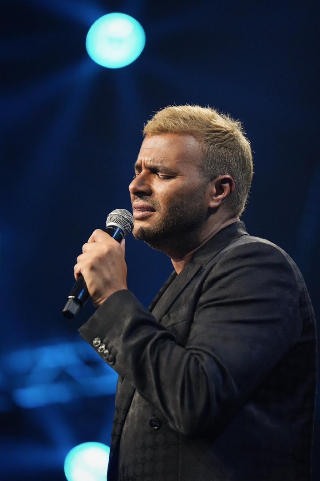 تأثر كبير من رامي صبري خلال غنائه في حفليه بأبو ظبي تأثر كبير من رامي صبري خلال غنائه في حفليه بأبو ظبي