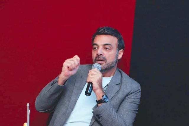 عمرو محمود ياسين يتحدث عن إمكانية تعاونه مع أحمد العوضي (فيديو)