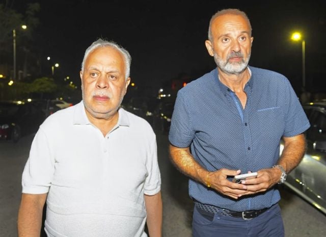 أشرف زكي وأيمن عزب في طريقهما للعزاء
