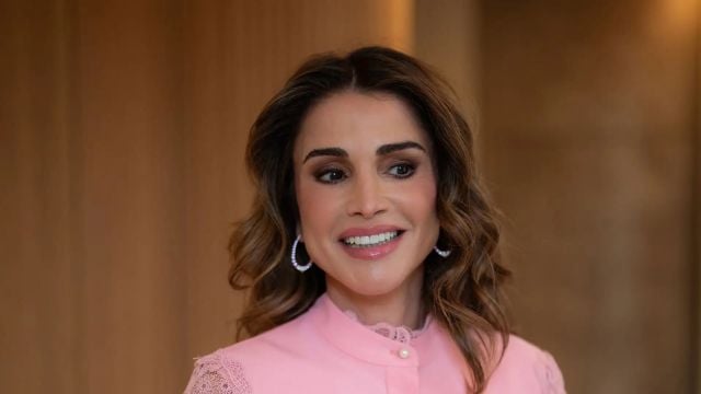 الجمال الطبيعي على طريقة الملكة رانيا: أسرار البشرة النضرة والمكياج الهادئ