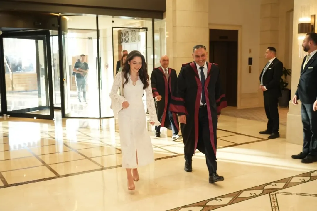 الأميرة جليلة بنت علي تصل الحفل