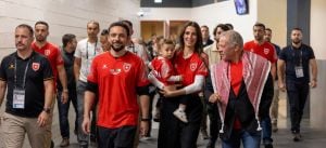 العائلة المالكة الأردنية تدعم المنتخب في المونديال.. والأميرة رجوة وابنتها إيمان حديث الجماهير