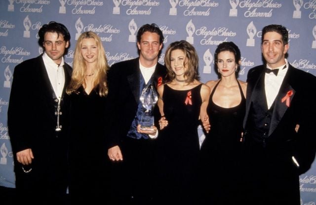 بعد ماثيو بيري... رحيل مخرج مسلسل Friends عن عمر 85 عاماً