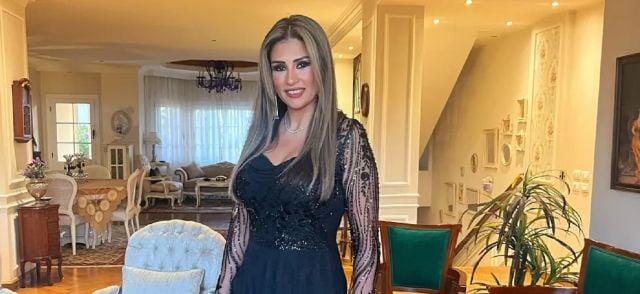زوجة عمرو محمود ياسين تحتفل بإنجاز منتخب مصر رغم آلام السرطان
