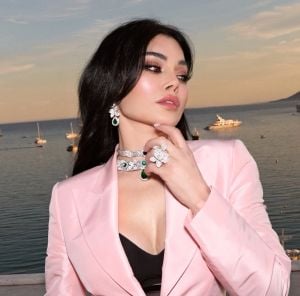 هيفاء وهبي تكرّس موضة الـ Statement Jewelry في إطلالاتها