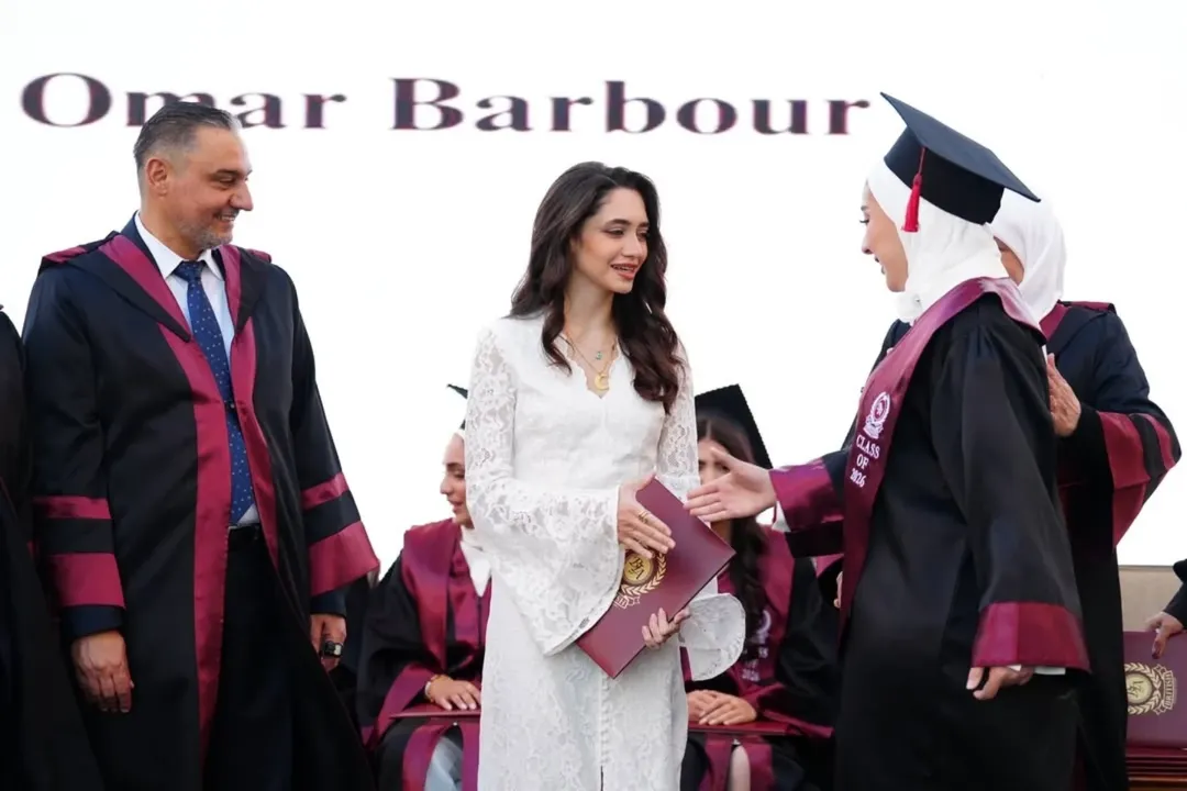 الأميرة جليلة بنت علي تتسلم شهادتها