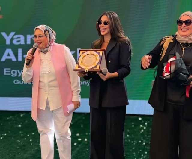 تكريم يارا السكري من مدرستها القديمة