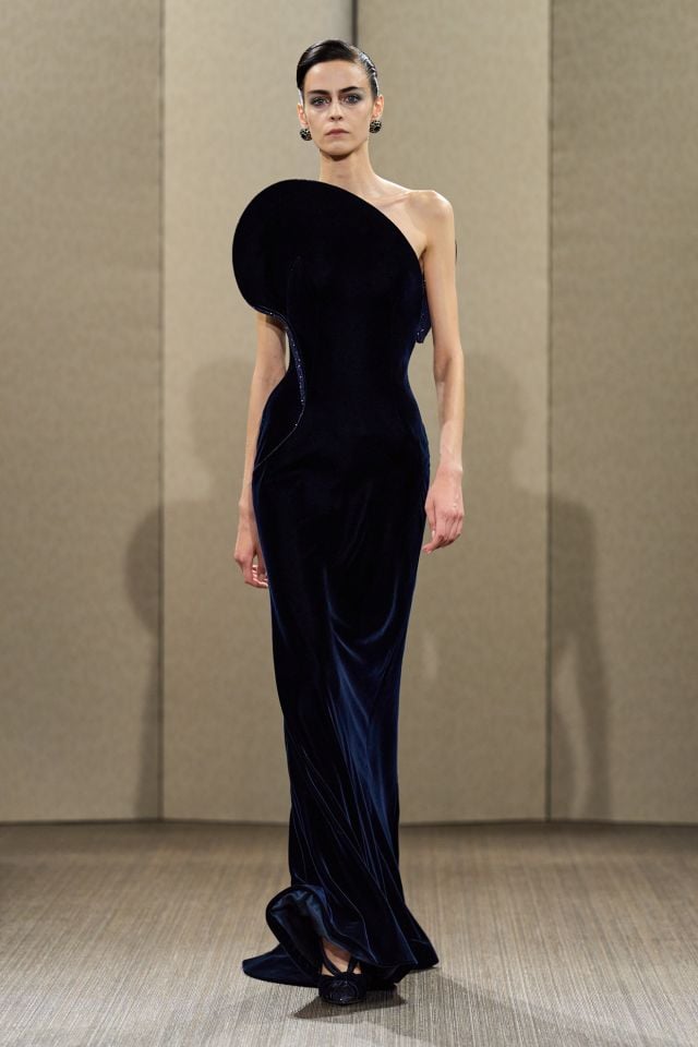 أرماني بريفيه الأزياء الراقية خريف وشتاء 2026 - 2027 Armani Prive