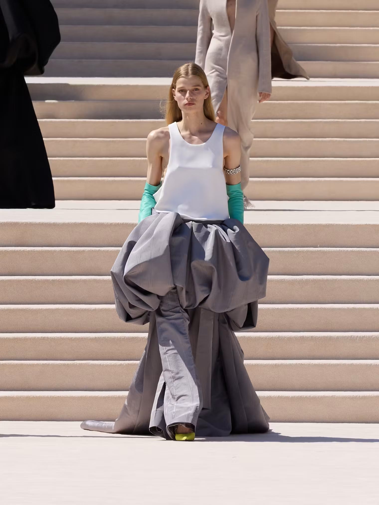 بالنسياغا الأزياء الراقية خريف وشتاء 2026 - 2027 Balenciaga بالنسياغا الأزياء الراقية خريف وشتاء 2026 - 2027 Balenciaga