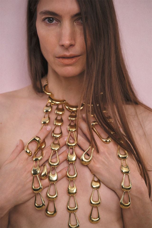لمسات CHLOÉ لربيع 2027 تحتفي بالأنوثة الراقية