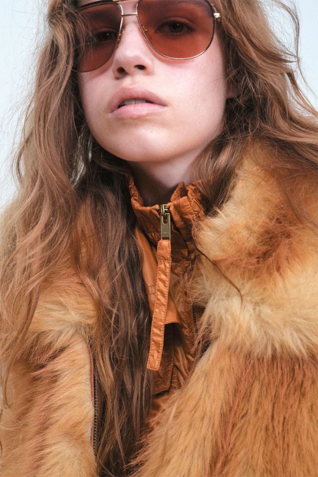 إطلالات CHLOÉ لربيع 2027 تعكس جمال الأنوثة