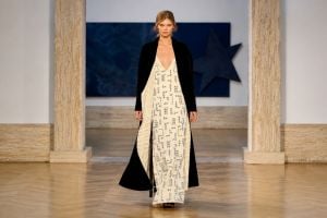 ماريا غراتسيا كيوري في أول مجموعة من الأزياء الراقية تصمّمها لدار FENDI
