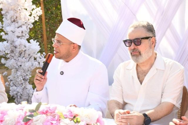 صبحي خليل في لحظة بدء عقد قران ابنته
