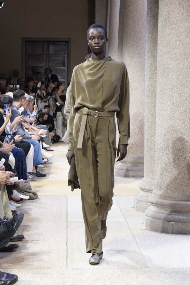 من مجموعة أزياء GIORGIO ARMANI ربيع/صيف 2027