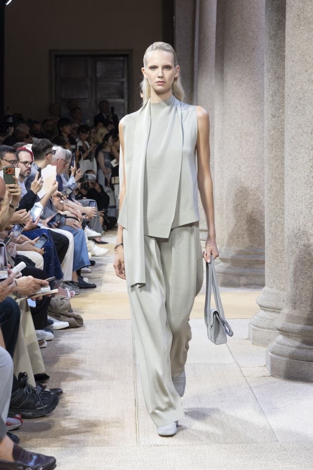 من مجموعة أزياء GIORGIO ARMANI ربيع/صيف 2027