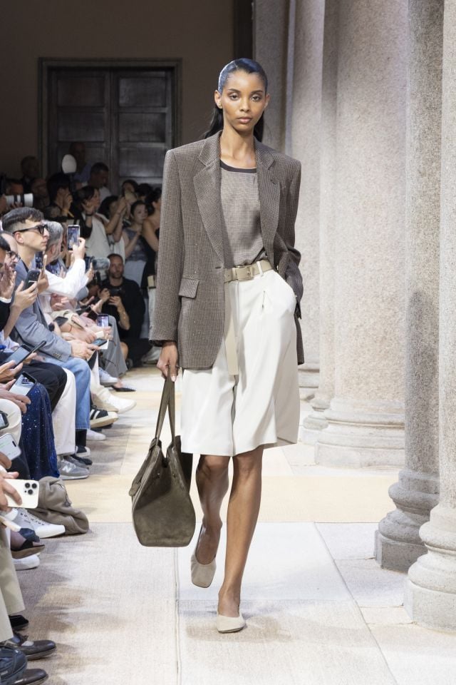 من مجموعة أزياء GIORGIO ARMANI ربيع/صيف 2027