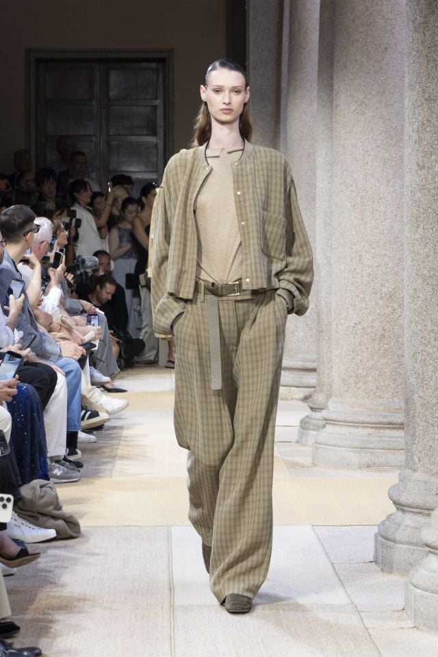 من مجموعة أزياء GIORGIO ARMANI ربيع/صيف 2027