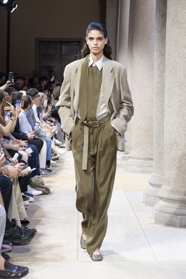 من مجموعة أزياء GIORGIO ARMANI ربيع/صيف 2027