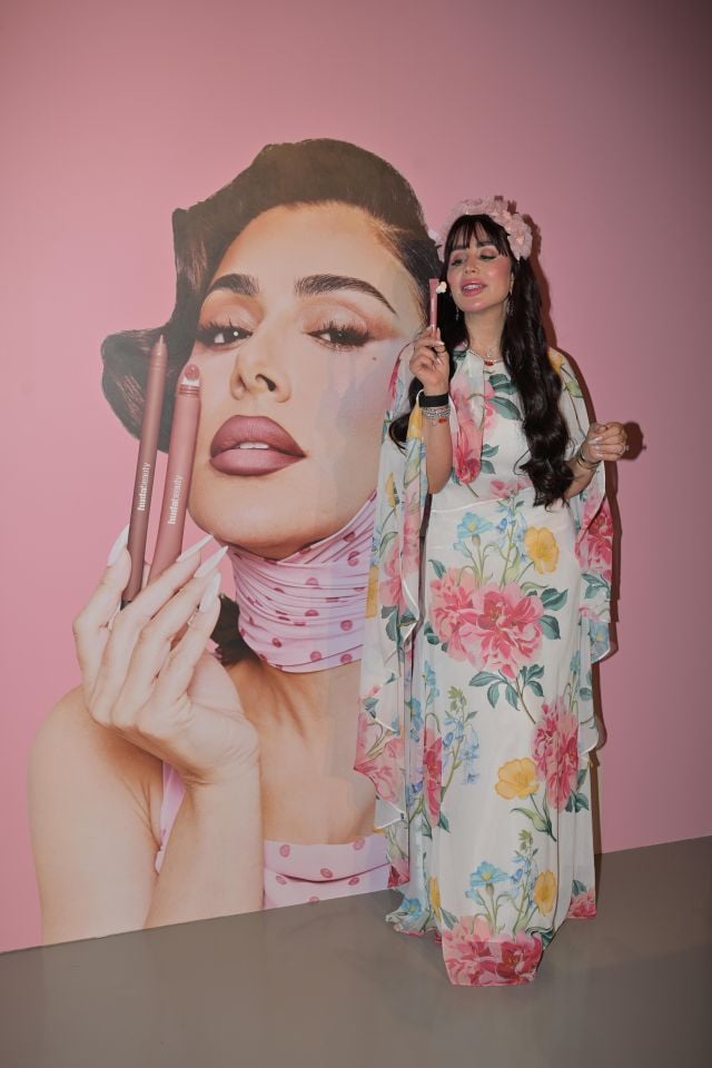 لمسة مخملية تمنح الشفاه أناقة استثنائية