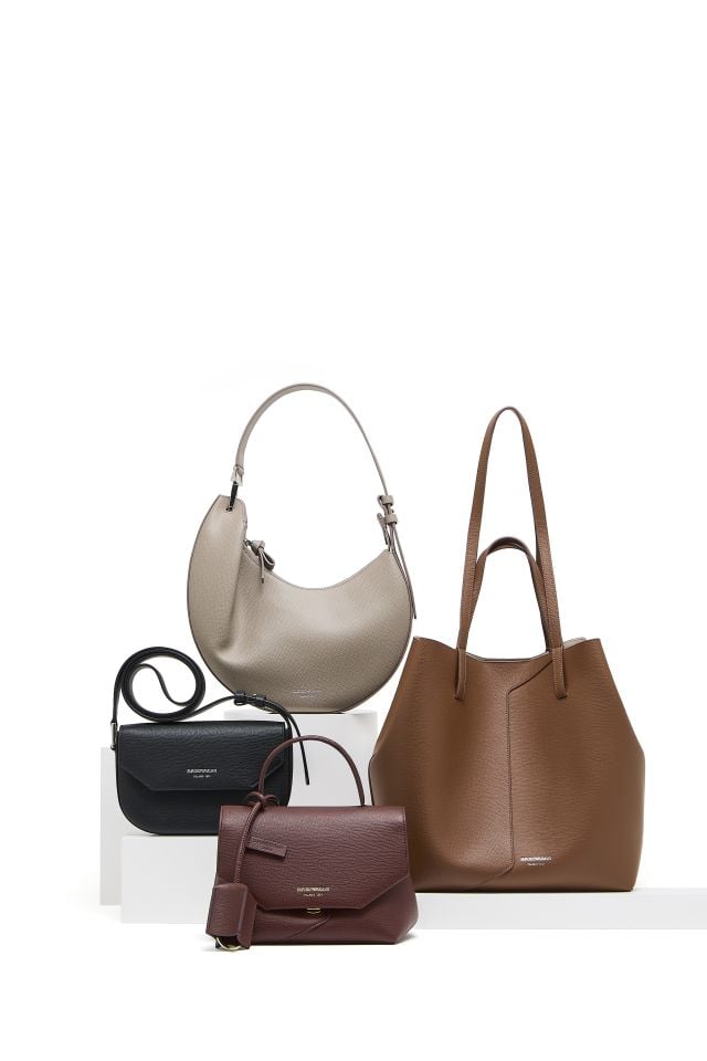 مجموعة حقائب من Emporio Armani