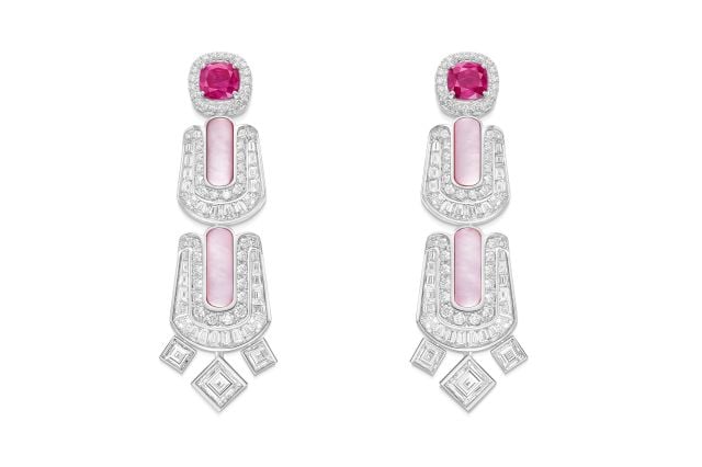 أقراط من مجموعة Colours of Extraleganza من Piaget