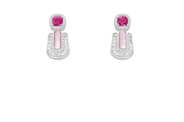 أقراط من مجموعة Colours of Extraleganza من Piaget
