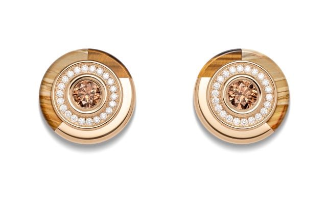 أقراط من مجموعة Colours of Extraleganza من Piaget