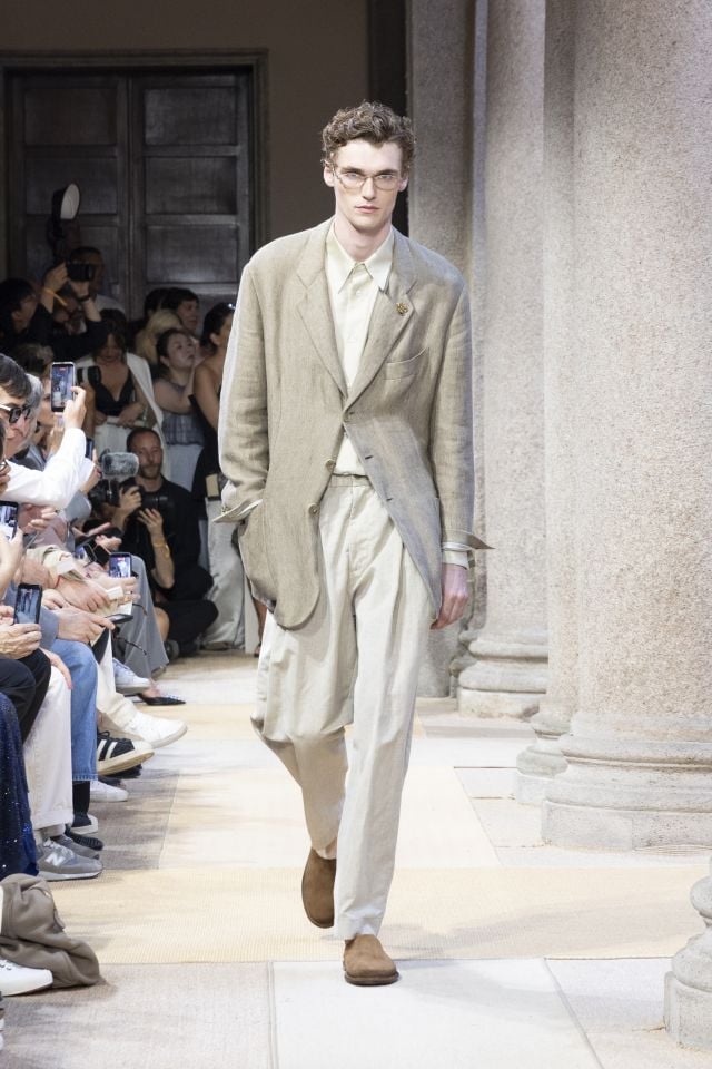 من مجموعة أزياء GIORGIO ARMANI ربيع/صيف 2027