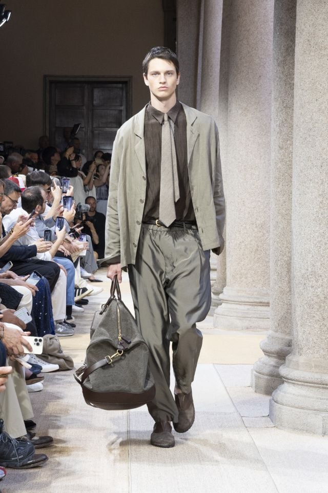 من مجموعة أزياء GIORGIO ARMANI ربيع/صيف 2027