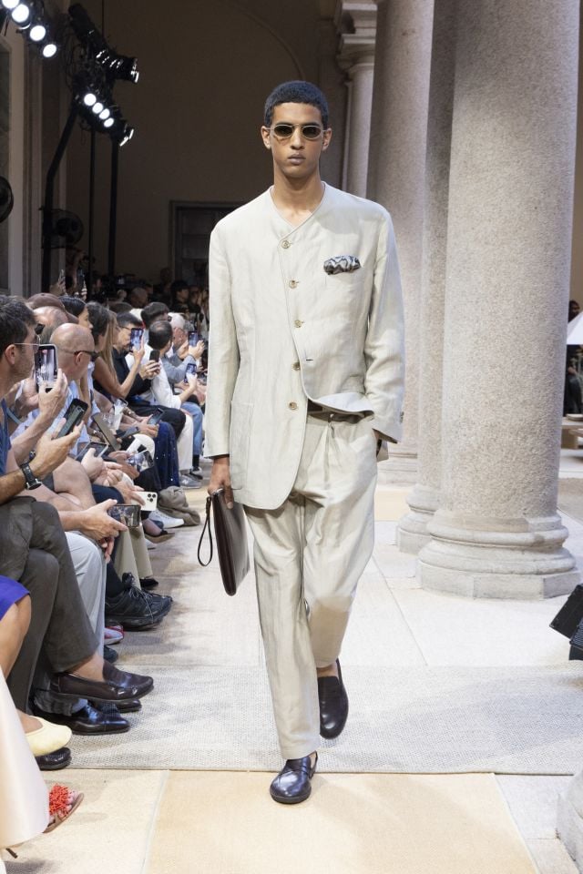 من مجموعة أزياء GIORGIO ARMANI ربيع/صيف 2027