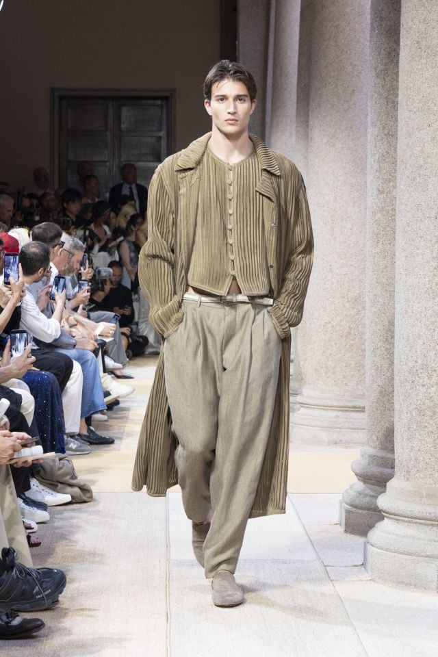 من مجموعة أزياء GIORGIO ARMANI ربيع/صيف 2027
