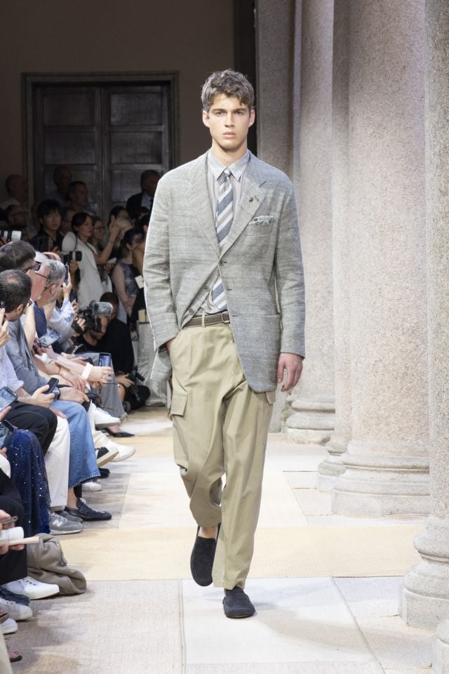 من مجموعة أزياء GIORGIO ARMANI ربيع/صيف 2027