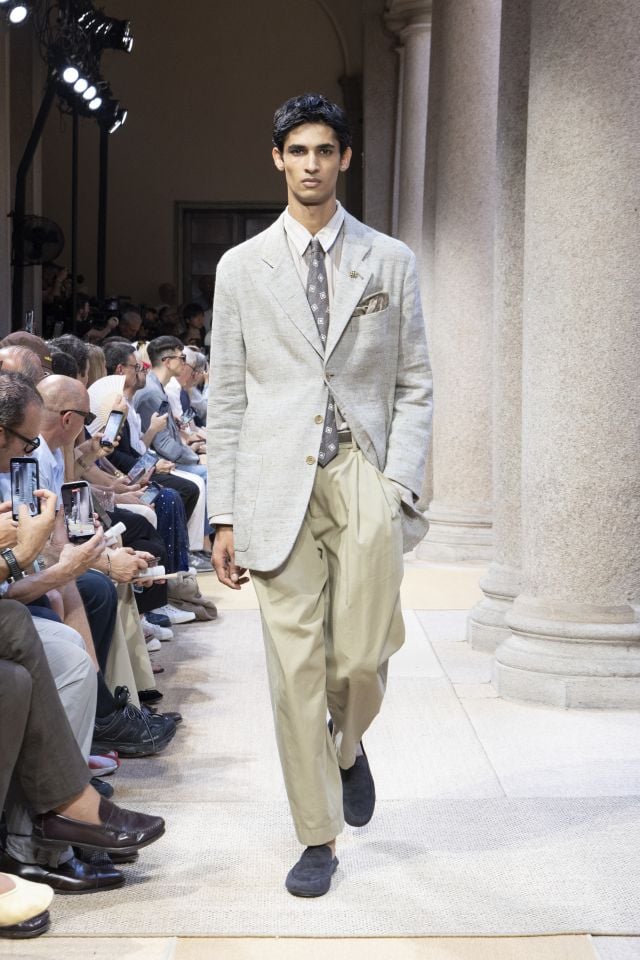 من مجموعة أزياء GIORGIO ARMANI ربيع/صيف 2027