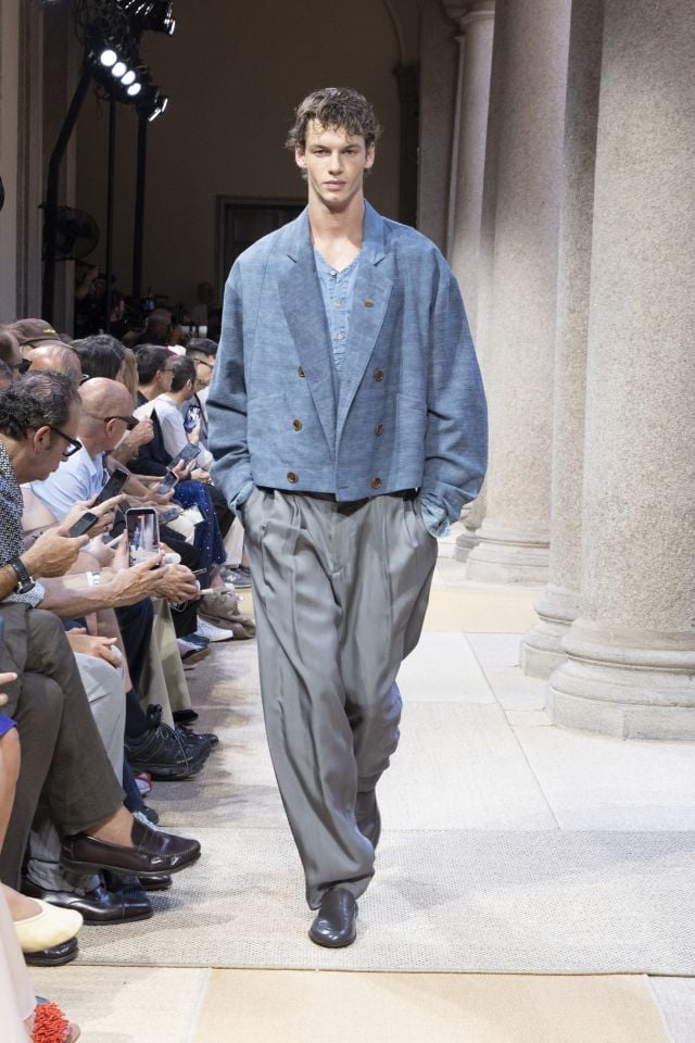 من مجموعة أزياء GIORGIO ARMANI ربيع/صيف 2027