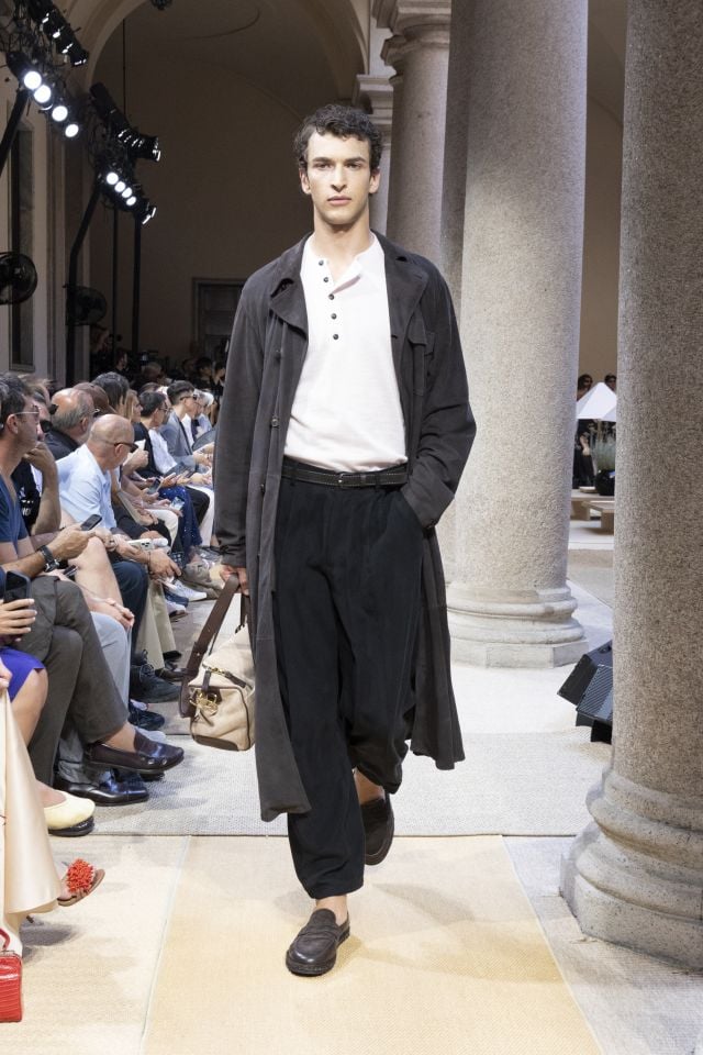 من مجموعة أزياء GIORGIO ARMANI ربيع/صيف 2027